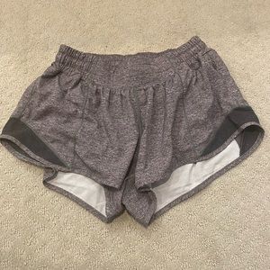 Lululemon Hotty Hot 2.5in Low Rise Size 6